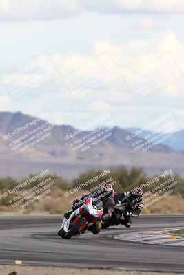 media/Nov-16-2025-Race Pace (Sun) [[8c5fa54630]]/Non Verified Riders (1st 20 Minutes)/5-Turn 15 (110pm)/